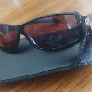 Guess Sunglasses w. readers +2.00 case cloth excellent